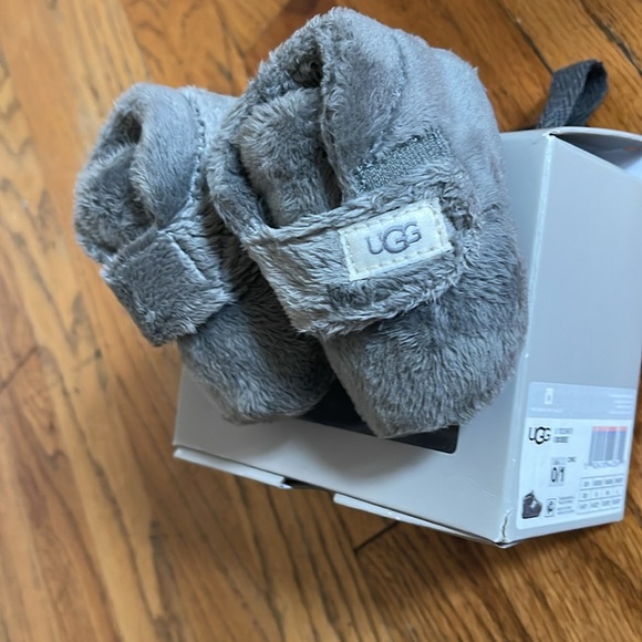 Infant Uggs with box - Picture 2 of 2